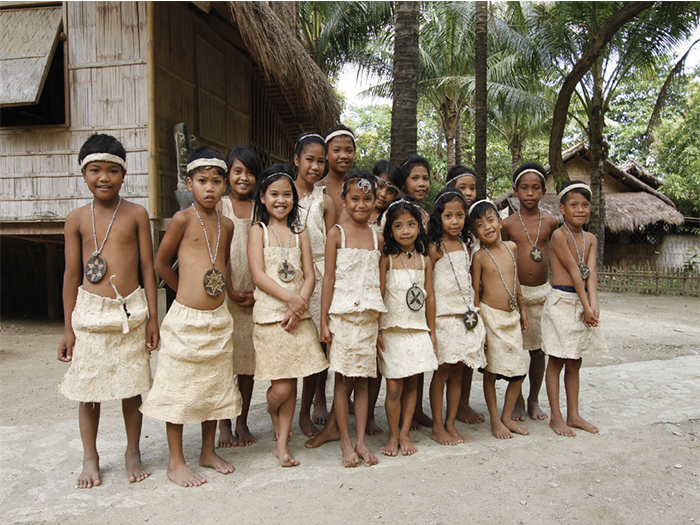 » イラヤ・マンギャン族が作るフィリピン伝統工芸品 プライマーブログ | フィリピンプライマー