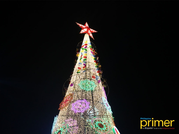 Circuit Makatiの巨大クリスマスツリー 点灯開始 ブログ フィリピンプライマー