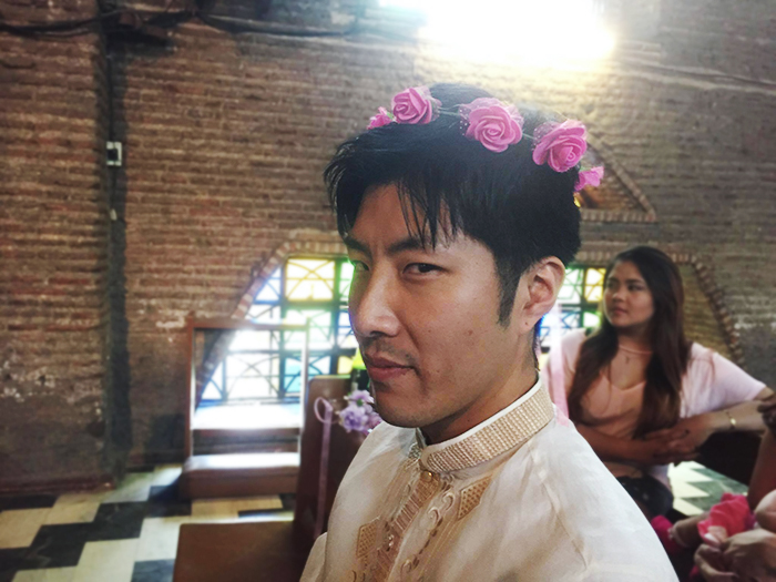 フィリピン住みます芸人「ハポンスリー（HPN3）」、フィリピン伝統衣装のバロンタガログ（と花冠）で決めてきました