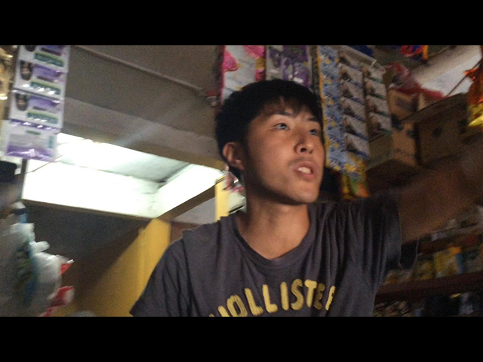 フィリピン住みます芸人「ハポンスリー（HPN3）」、サリサリストアで働く男